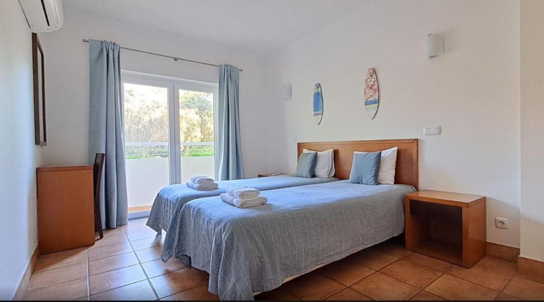 Spacious Apartment Near Porto De Mos Beach, Lagos. Bilik gambar